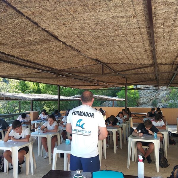 formador de espaldas